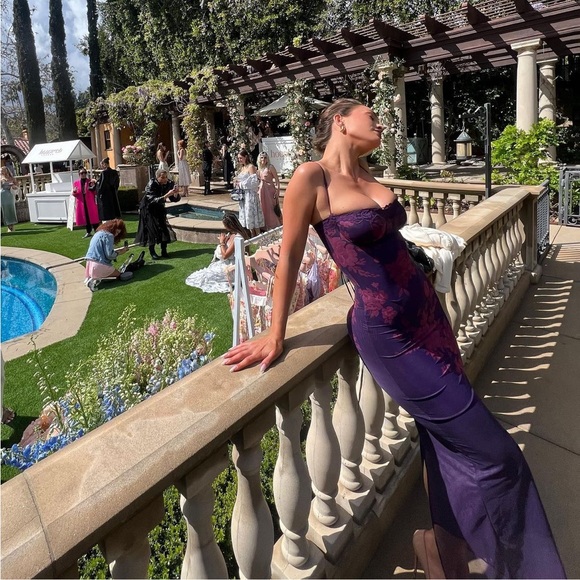 Lace-up Floral Bodycon Midi Dress - Picture 8 of 16